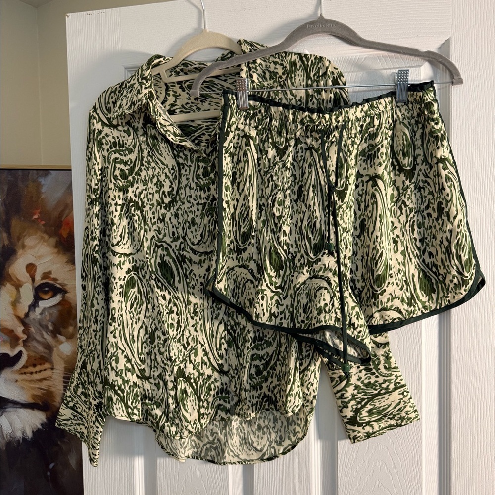 Green and Cream Printed Shirt & Short Set (Shorts Medium, Top Small)
